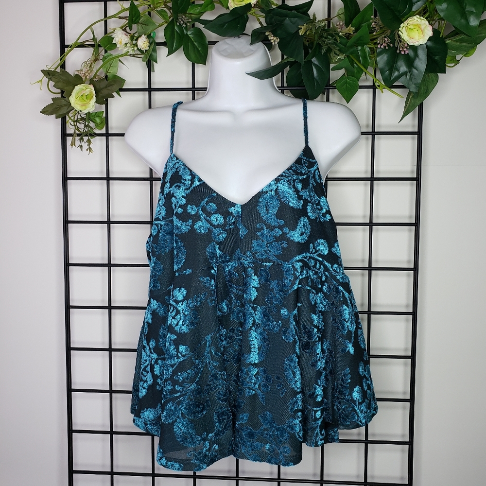 ⭐3/$20 Wild Fable Blue Velvet Crop Top - Picture 2 of 8